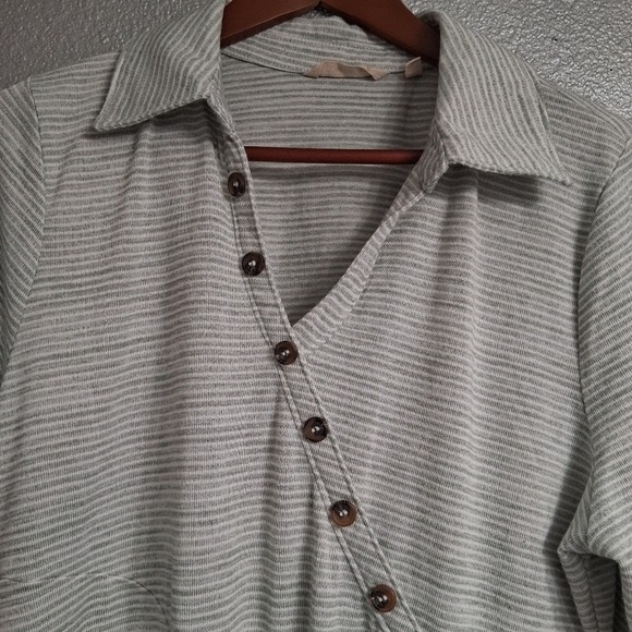 Soft Surroundings Tamara Lightweight Knit Asymmetrical Button Tunic Size L - Picture 2 of 12